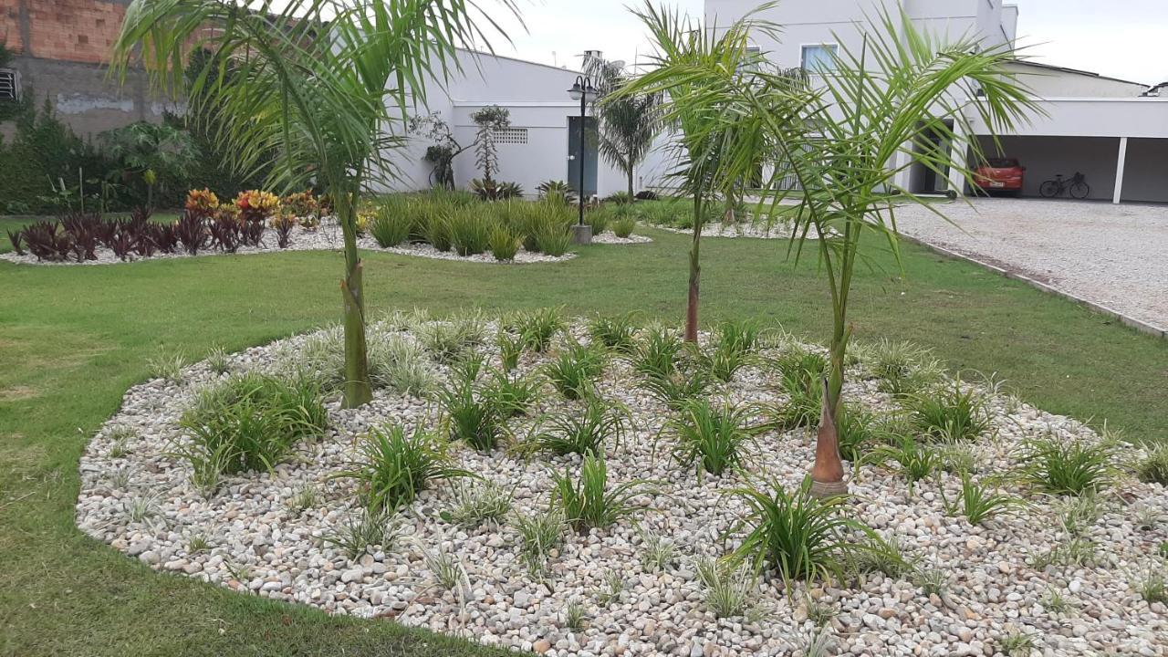 Excelente Sobrado Confortavel No Centro De Tijucas Proximo As Praias Exterior foto